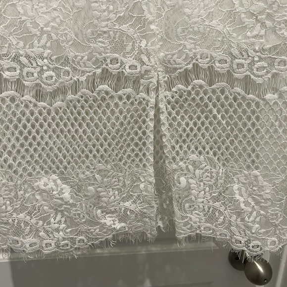 Strapless white lace BeBe dress. New! Never worn. Perfect condition - Picture 7 of 9